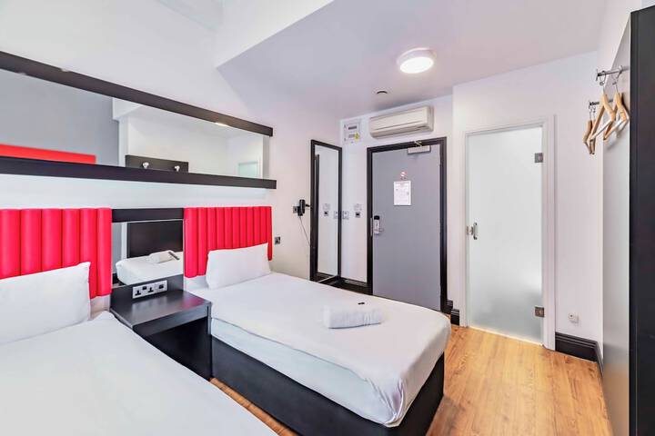 Room 70 of 100