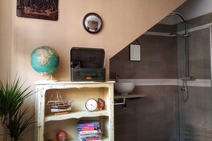 Room 5 of 50