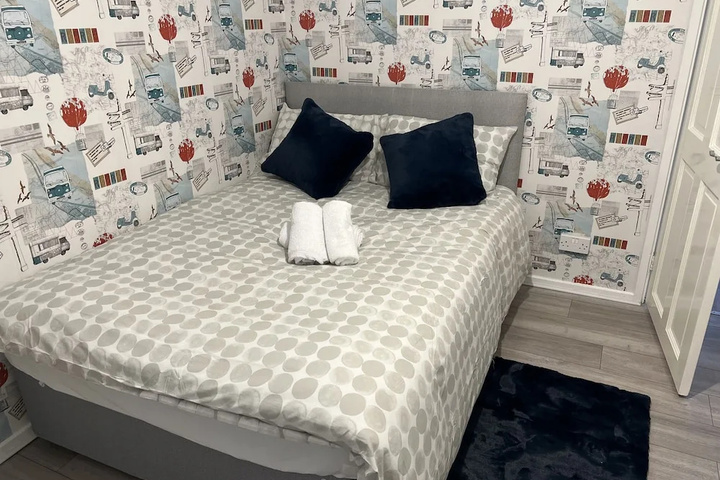 Room 4 of 15