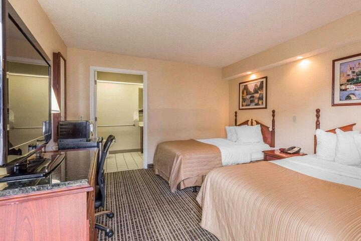 2 Double Beds (5 of 5)
