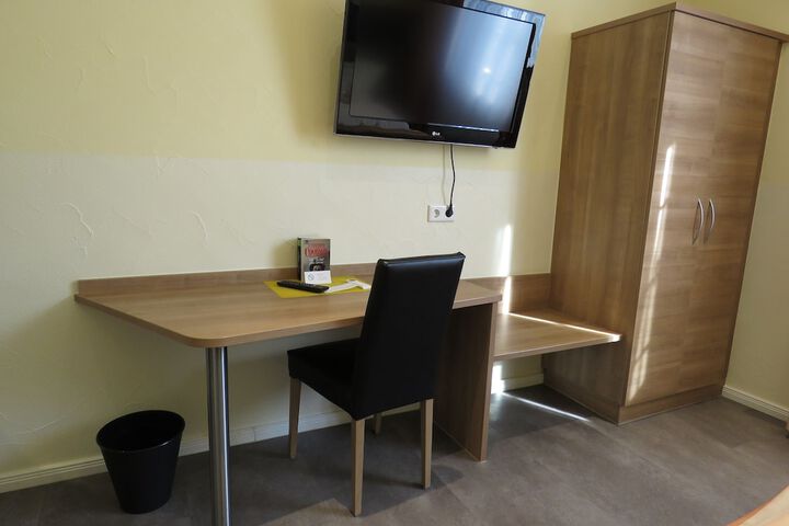 Room 17 of 61