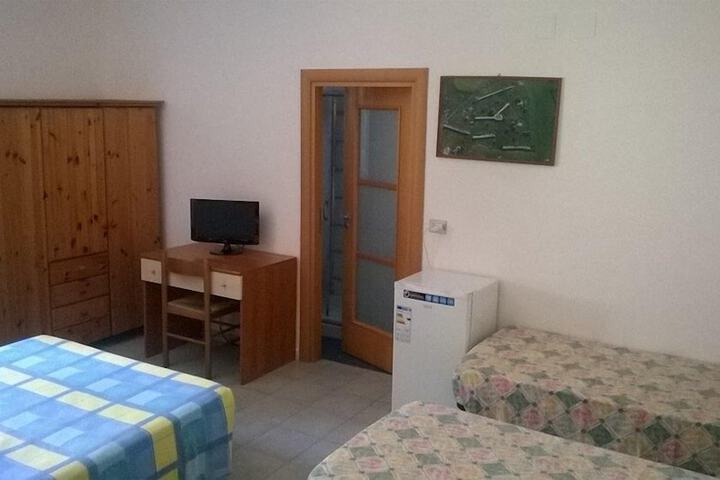 Room 15 of 77