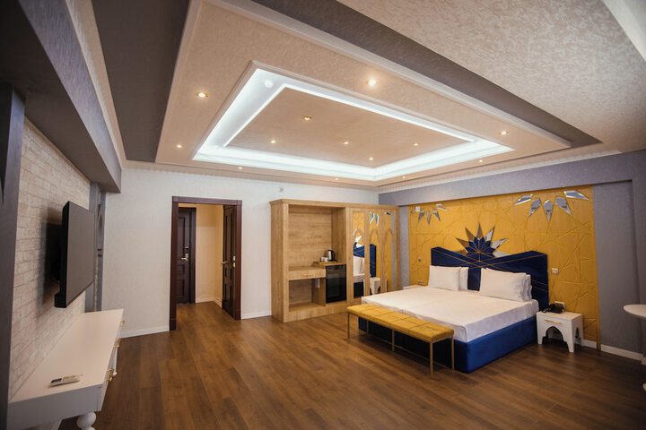 Room 10 of 34