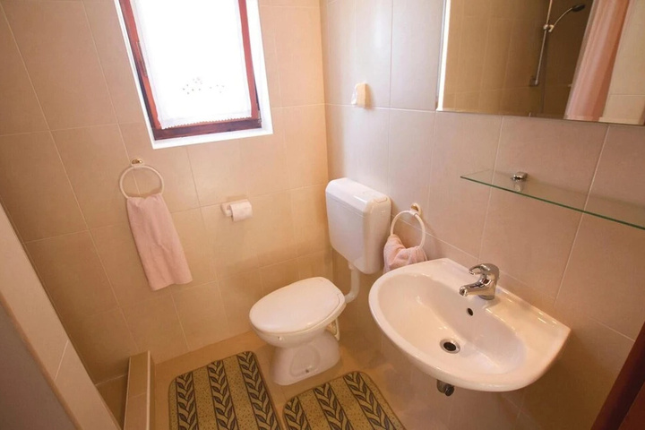Room 8 of 13