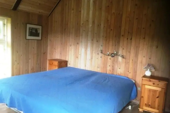 Room 4 of 8