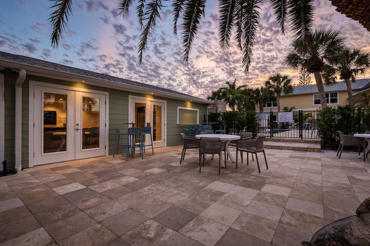 Hotel Exterior 104 of 109