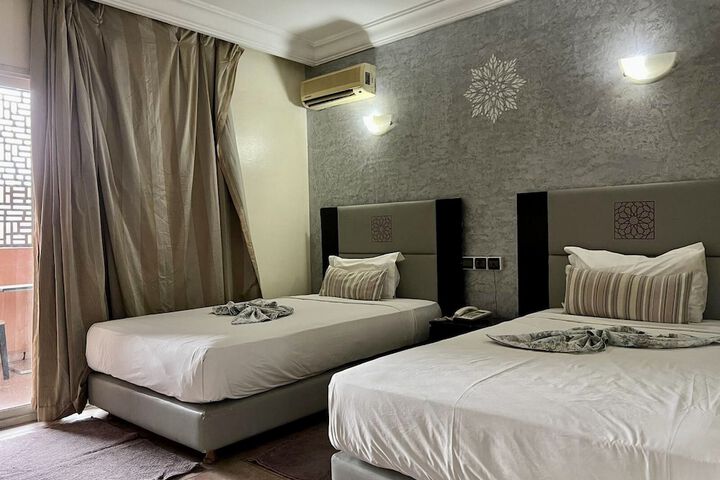 Room 6 of 10