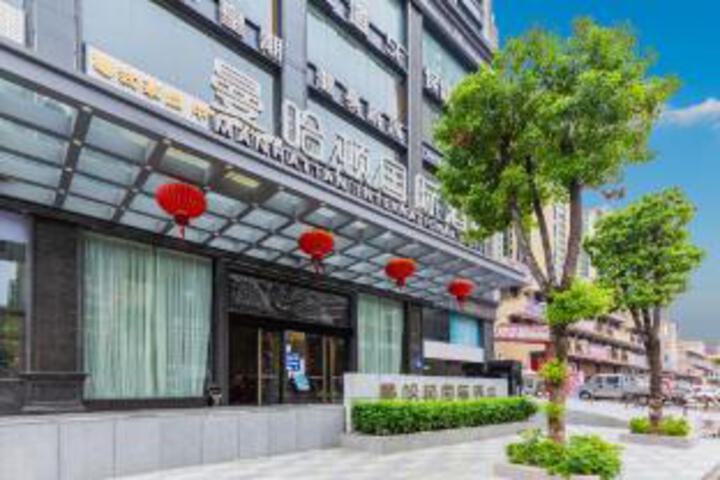 Exterior of Manhattan International Hotel