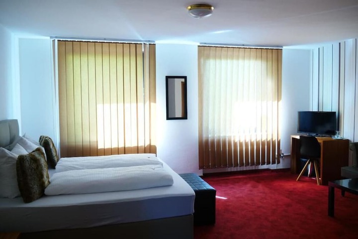 Room 9 of 42