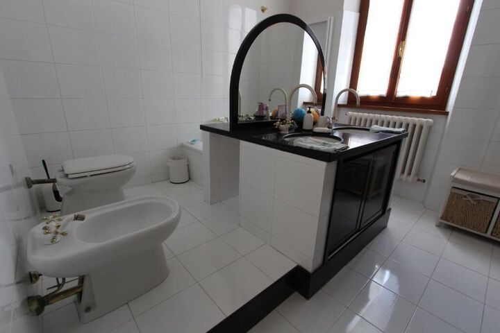 Room 2 of 4