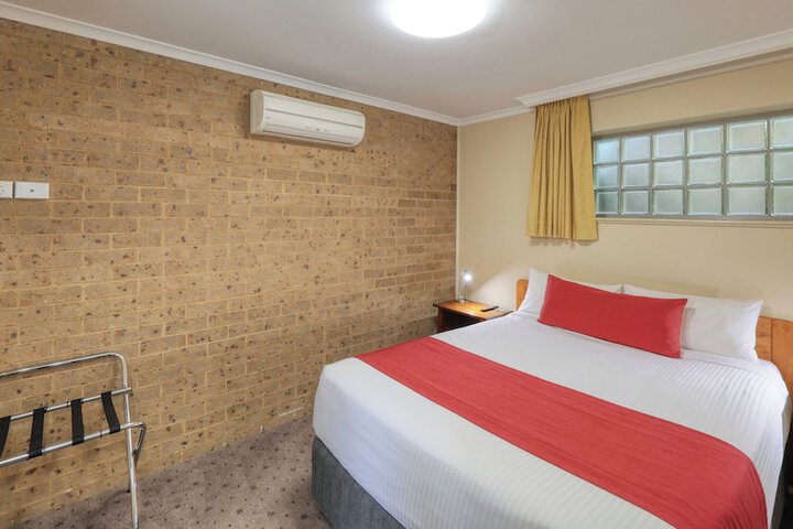 Room 4 of 28