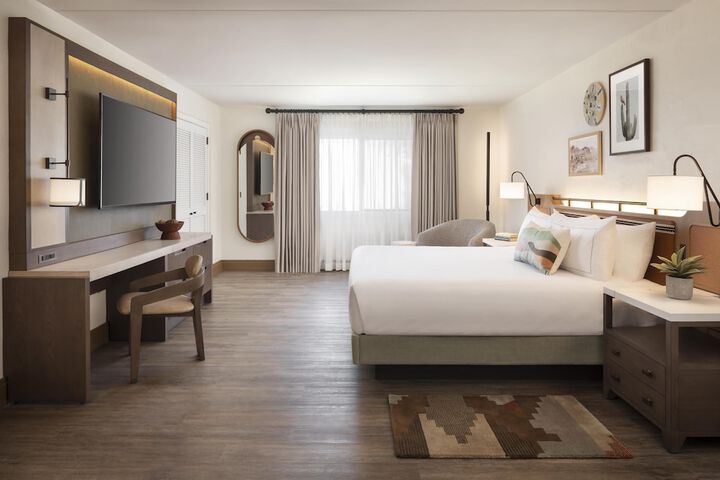 Room 15 of 82