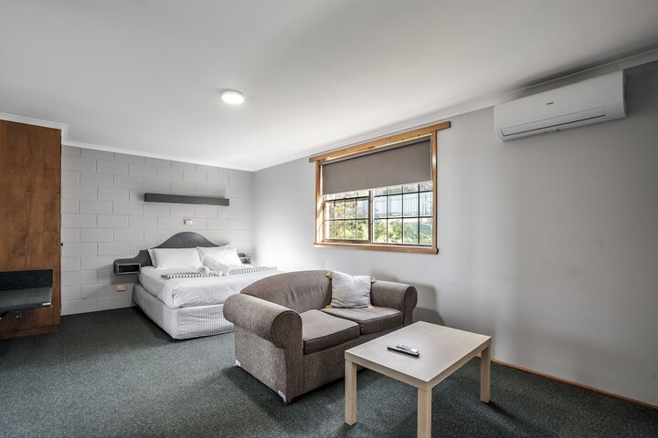 Room 8 of 30