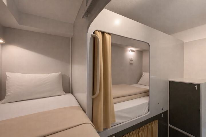 Room 10 of 34