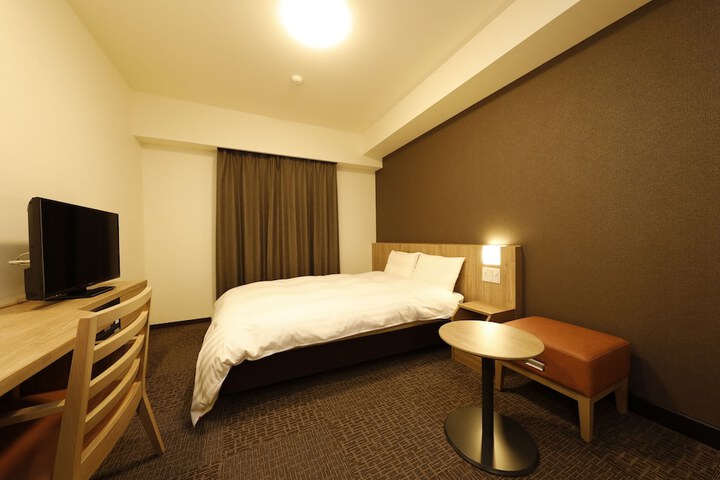 Room 9 of 90