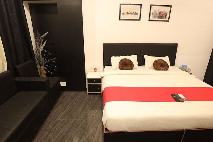 Room 25 of 32