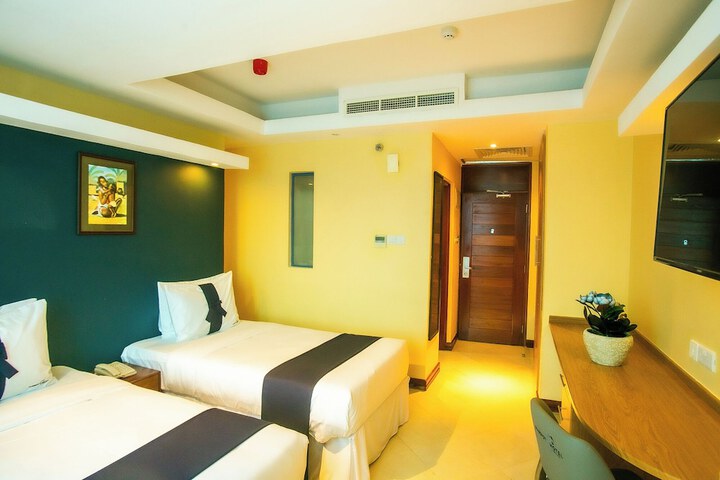 Room 13 of 91