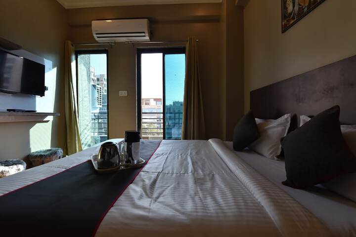 Room 6 of 18