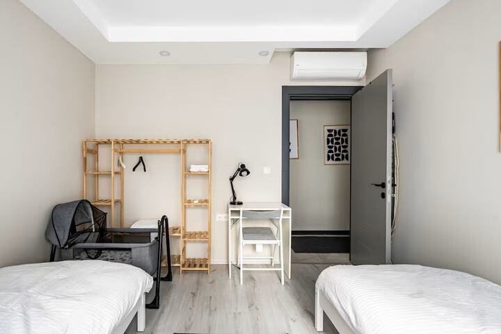 Room 11 of 293