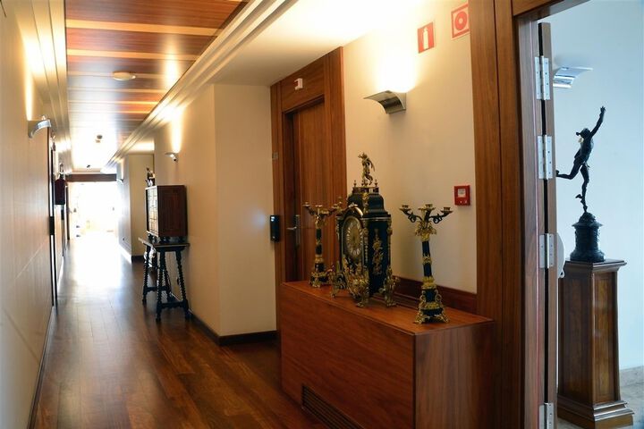 Ballroom/Hall 46 of 48