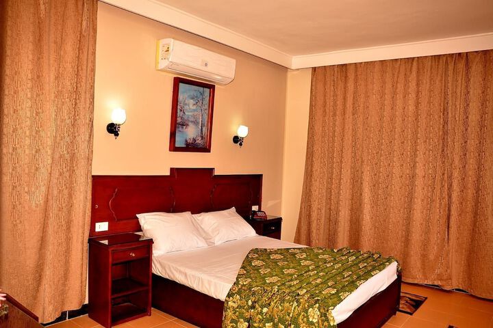 Room 13 of 52