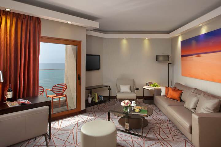 Room 29 of 62