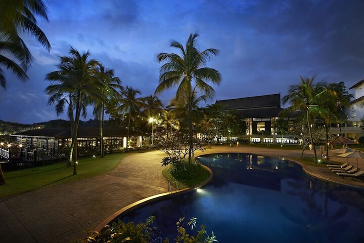 Hotel Pool