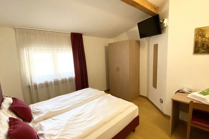 Room 14 of 148