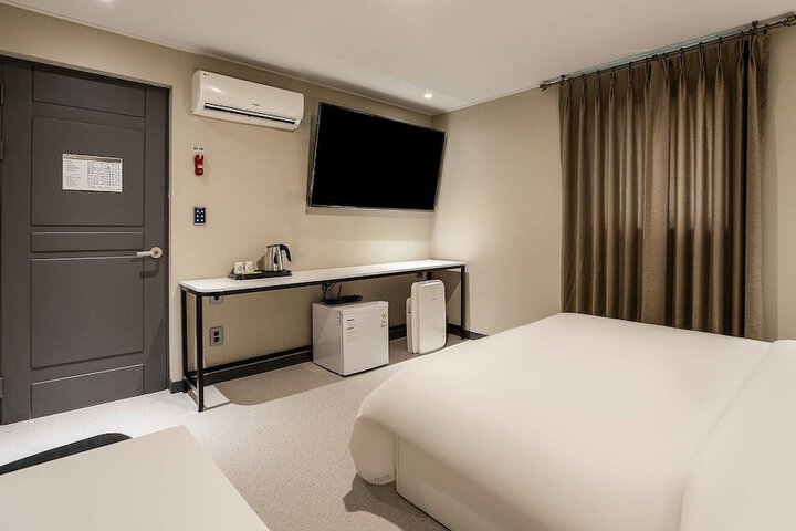 Room 6 of 78