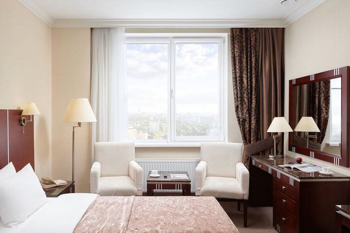 Room 27 of 69
