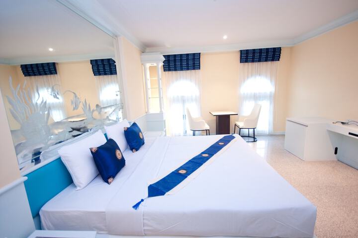 Room 8 of 30