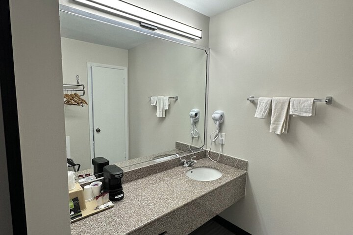 Room 6 of 9