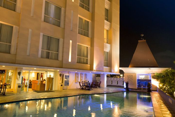 Pool Hotel