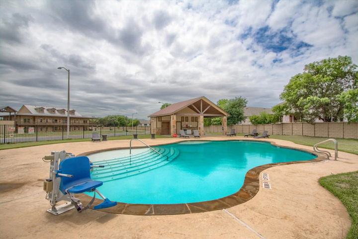 Pool 10 of 17