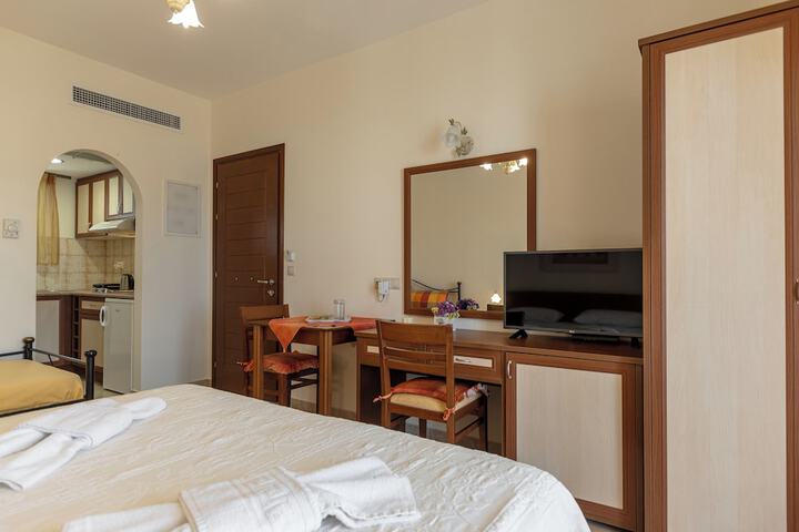 Room 8 of 90