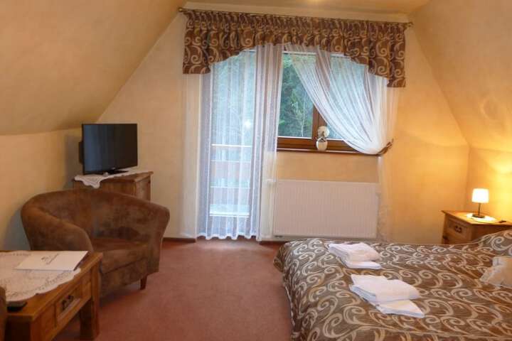Room 4 of 83