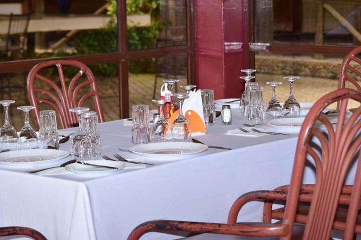 Dining 7 of 42