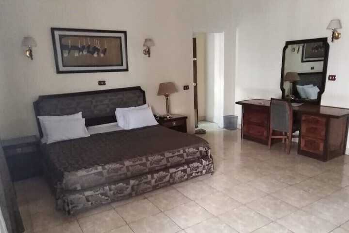 Room 9 of 41
