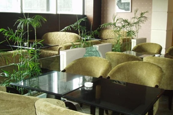 Lounge 84 of 94