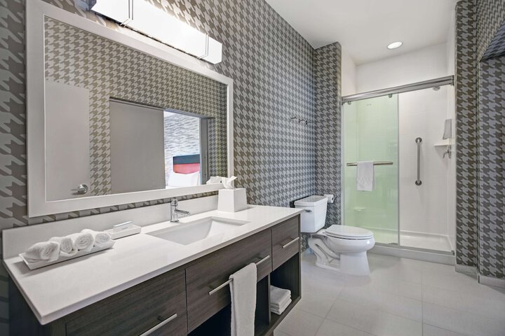 2 Queen Hearing Accessible Studio Suite (1 of 17)