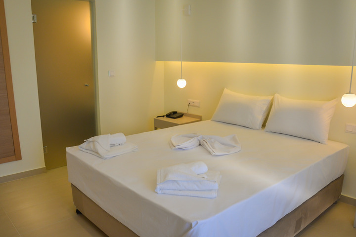 Room 9 of 37