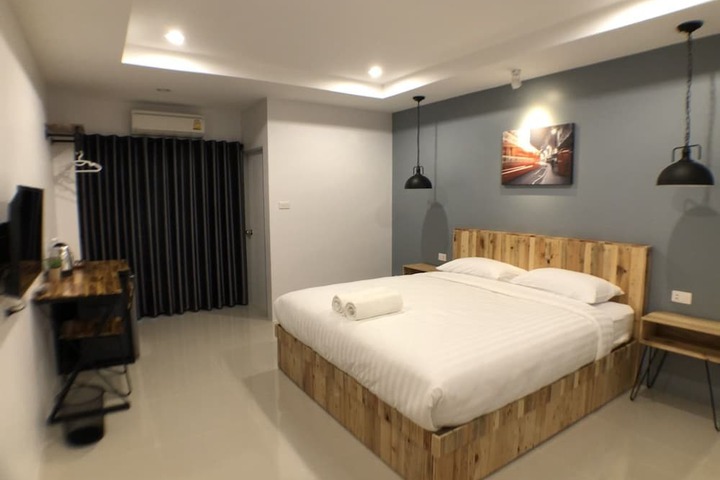 Room 6 of 6