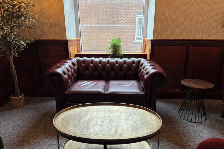 Lounge 70 of 77