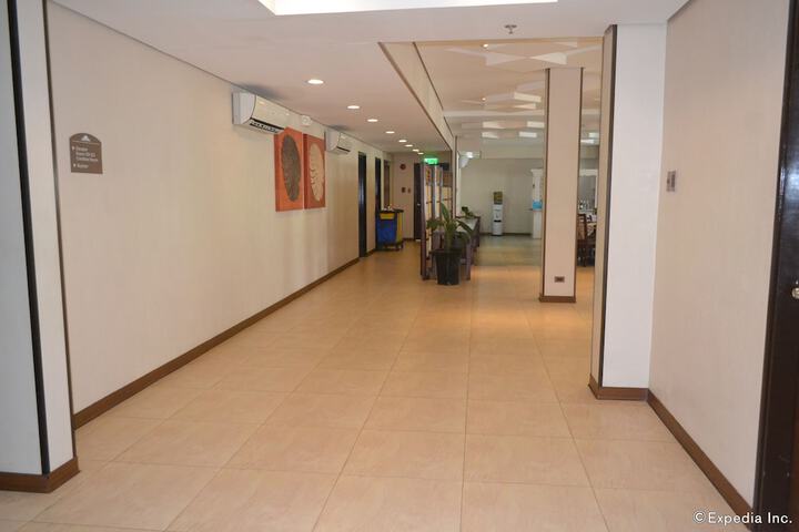 Ballroom/Hall 28 of 46