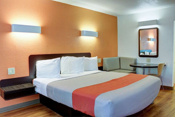 Room 5 of 38