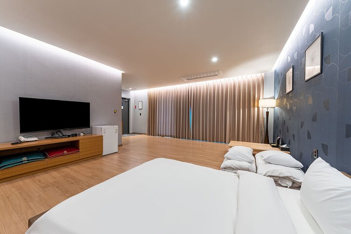 Room 19 of 34