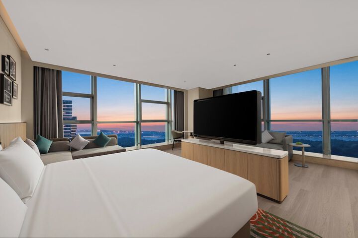 Room 3 of 87
