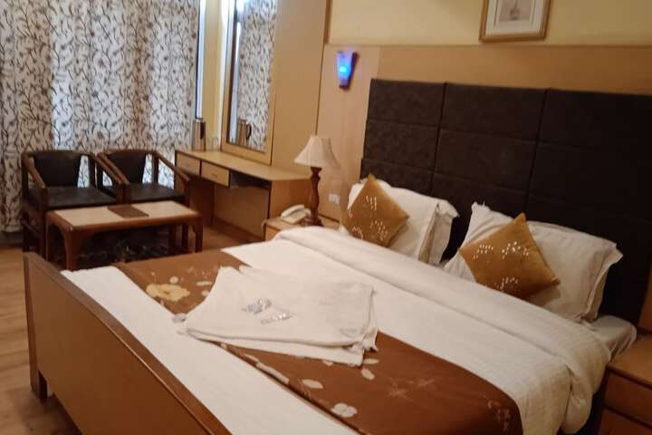 Room 9 of 28