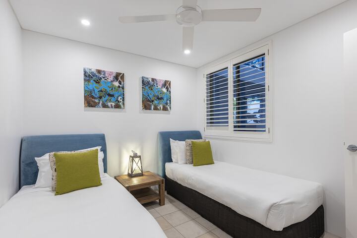 Room 8 of 108