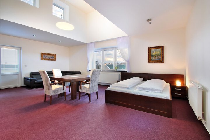 Room 7 of 60